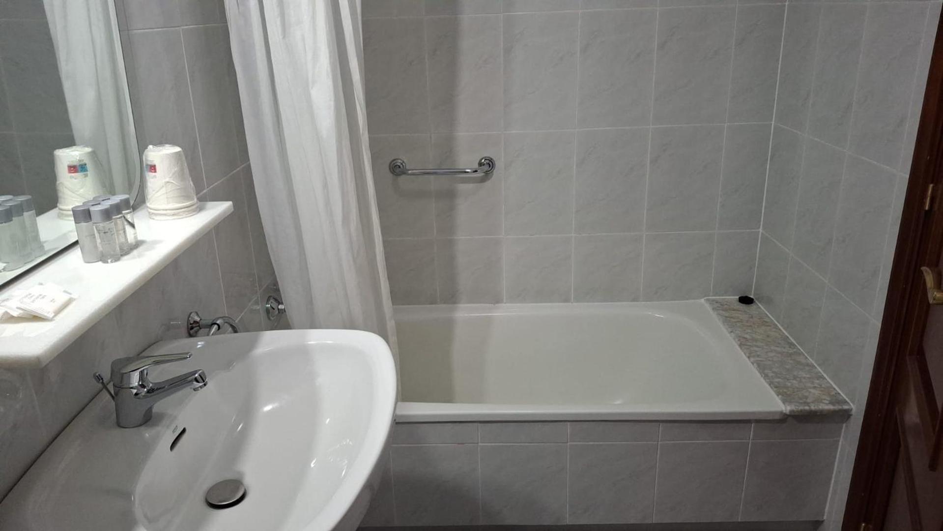 Hotel Capital De Galicia سانتياغو دي كومبوستيلا المظهر الخارجي الصورة